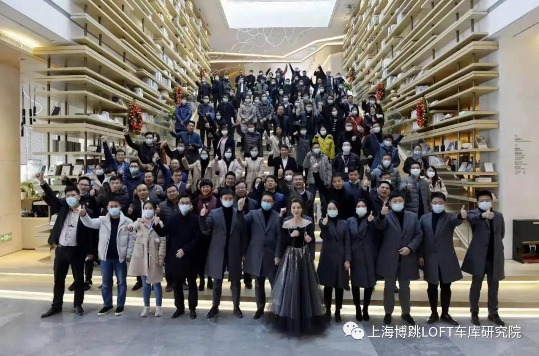 周口全国一百多人在华侨城汉口道6号参观研讨LOFT专利车库技术！